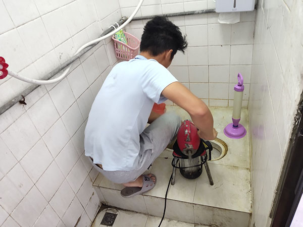 嘉峪关肥皂掉到马桶里把马桶堵住了怎么办？马桶堵住了怎么办